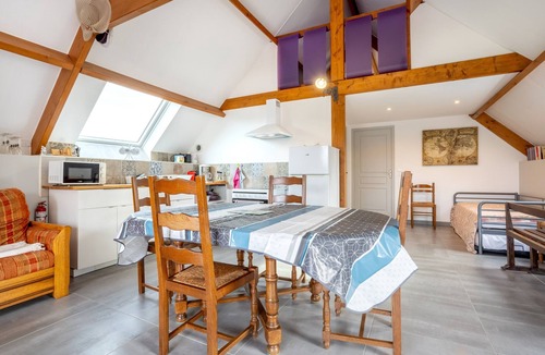 Bannalec Apartment | Holiday home 'Ty Aven' with balcony, Wi-Fi and air conditioning
