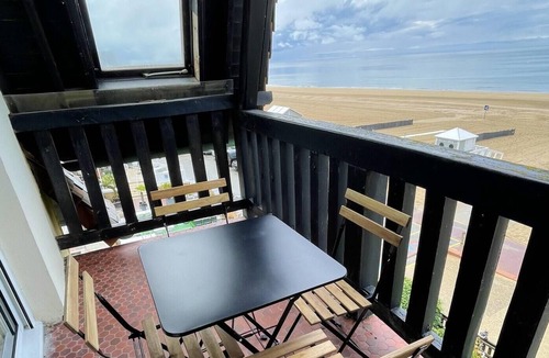 Benerville-sur-Mer Apartment | Homerez - 10 m away from the beach! Appartement for 5 ppl. at Benerville-sur-Mer