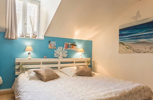 Bernieres-sur-Mer House | Homerez - 300m from the beach! House for 2 pers. in Bernieres-sur-Mer