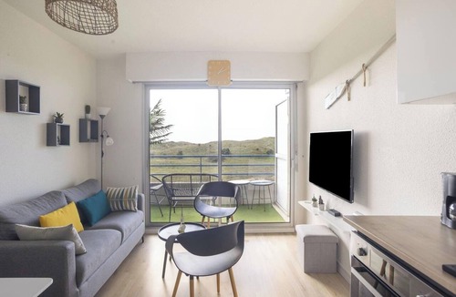 Saint-Jean-de-Monts Apartment | Homerez - Apt - St-Jean-de-Monts, Sea View