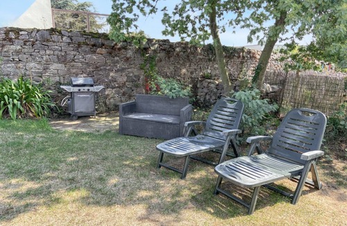 Pleherel-Plage-Vieux-Bourg Apartment | Homerez - Spacious Apartment in Fréhel with Enclosed Garden