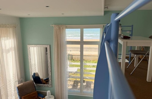 Asnelles House | Horizon Bleu II, seafront/garden/parking/wifi