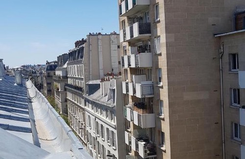 Quartier de la Folie-Mericourt Hotel | Hotel Cosmos