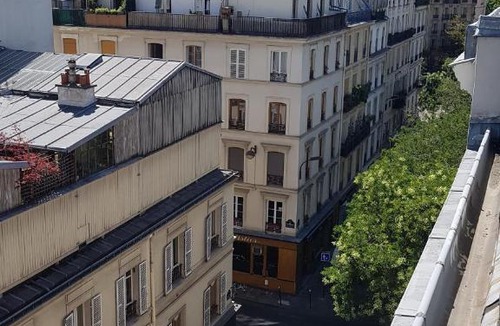 Quartier de la Folie-Mericourt Hotel | Hotel Cosmos