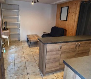 La Celle-sous-Gouzon Hotel | hotel le malgovert SEEZ 73
