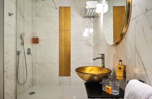 Notre-Dame Hotel | Hotel Le Versailles