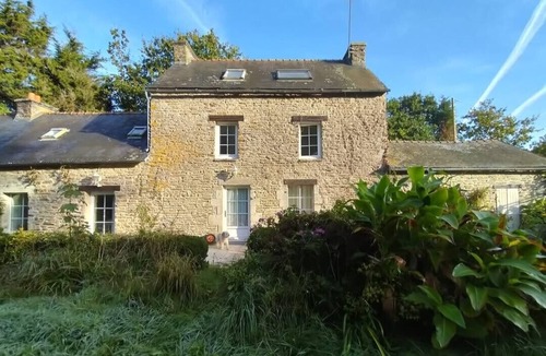 Bannalec Bed & Breakfast | Hotel room 2 pas de pont aven;concarneau. Offering wellness activities.