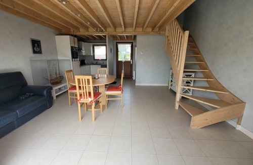 Ambon Condo | House 70 m² 3kms from the sea