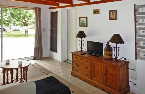 Ceaux House | House and huge garden surrounded by apple trees