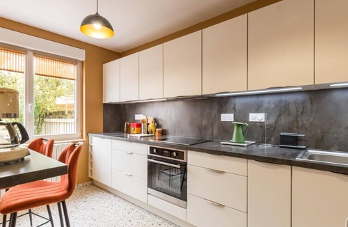 Saint-Hilaire-du-Harcouet Cottage | House with pets & parking - 6 guests