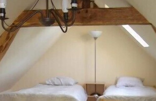 Aze Cottage | House mirvault castle, by the river