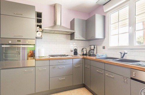 Bretteville-sur-Ay Cottage | House near beach, pets welcome, parking - 6 guests