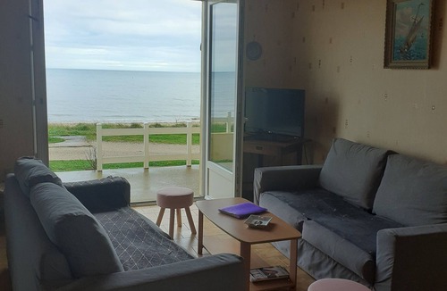 Saint-Marcouf House | house sea view, waterfront comfort