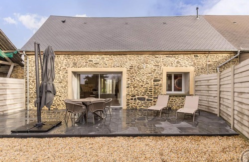 Huisnes-sur-Mer Cottage | House with private parking - 2 guests