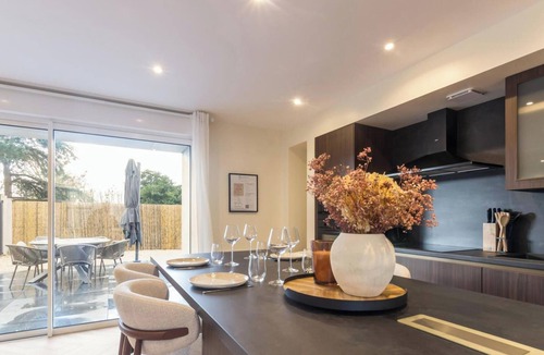 Huisnes-sur-Mer Cottage | House with private parking - 2 guests