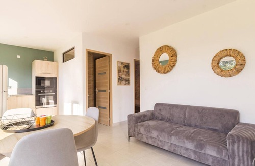Saint-Pierre-Eglise Cottage | House with private parking - 3 guests
