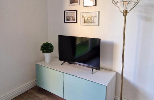 Poissy Apartment | HYPER CENTRE Gare RER A 250m Paris 20min