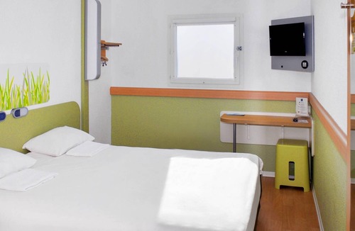 Flers Hotel | ibis budget Flers Les Grands Champs