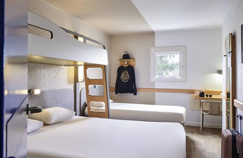 Saint-Cyr-l'Ecole Hotel | ibis budget Versailles Chateau Saint Cyr