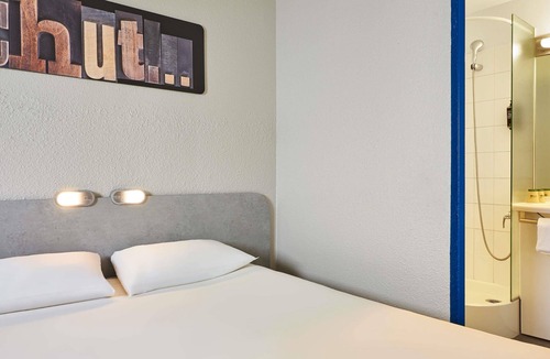Saint-Cyr-l'Ecole Hotel | ibis budget Versailles Chateau Saint Cyr