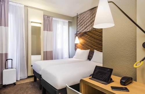 Clichy Hotel | ibis Clichy Centre Mairie