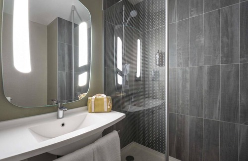 Falaise Hotel | ibis Falaise Coeur de Normandie