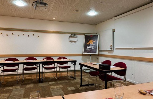 Gambetta Hotel | ibis Paris la Défense Esplanade