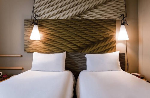 Clichy Hotel | ibis Paris Porte de Clichy Centre