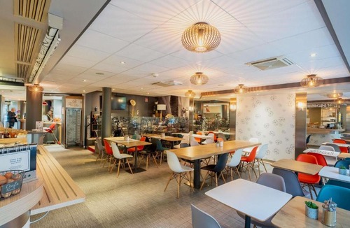Vanves Hotel | ibis Paris Vanves Parc des Expositions