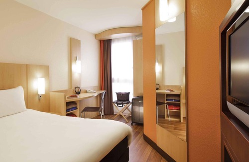 Saint-Louis Hotel | ibis Versailles Château