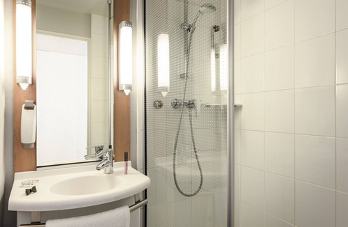 Saint-Louis Hotel | ibis Versailles Château