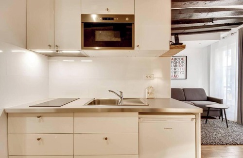 Quartier du Mail Apartment | Iconinc Studio Apartment in Montorgueil Area