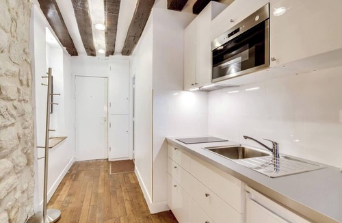 Quartier du Mail Apartment | Iconinc Studio Apartment in Montorgueil Area