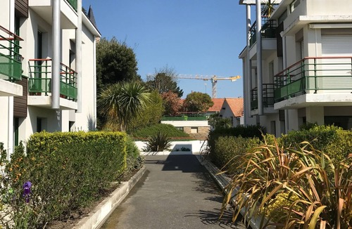 Pornichet Apartment | Ideal location, beach and shops 3 minutes away, with secure garage