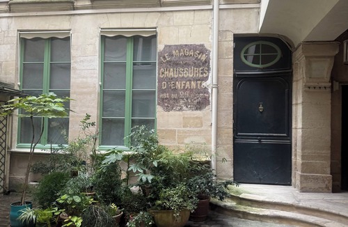 Les Iles Apartment | ILE ST LOUIS BEAUTIFUL STUDIO at 3 mn from Notre Dame