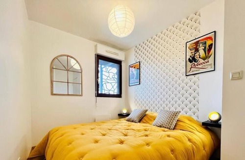 Chartres Apartment | In cinema mode! Hyper downtown with terrace!