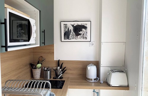 Quartier de la Goutte-d'Or Bed & Breakfast | Independent Guest Annex With Balcony