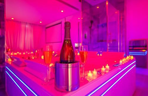 Liberation Apartment | Jacuzzi Privatif, Lit Rond XXL, Suite Romance, Sofa Tantra, Jardin