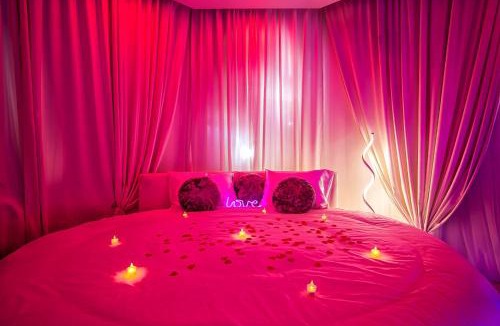 Liberation Apartment | Jacuzzi Privatif, Lit Rond XXL, Suite Romance, Sofa Tantra, Jardin