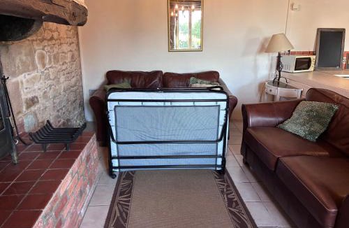 Le Mesnil-Gilbert House | Jasmin Cottage with seasonal Swimming Pool