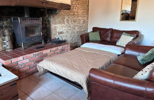 Le Mesnil-Gilbert House | Jasmin Cottage with seasonal Swimming Pool