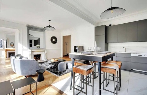 Quartier de la Roquette Apartment | JUST A STONE’S THROW FROM THE ICONIC PLACE DES VOSGES - LE MARAIS - 3 BEDROOM