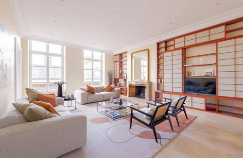 Quartier de la Monnaie Apartment | JUST STEPS AWAY FROM THE MONNAIE MUSEUM, SEINE RIVER & PONT NEUF – SAINT GERMAIN