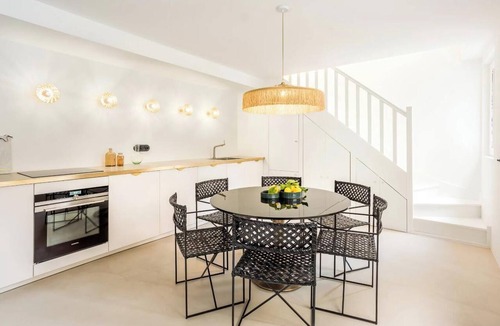 Palais-Royal Apartment | JUST STEPS FROM ICONIC LOUVRE,JARDIN DES TUILERIES & PLACE VENDÔME–RUE DE RIVOLI