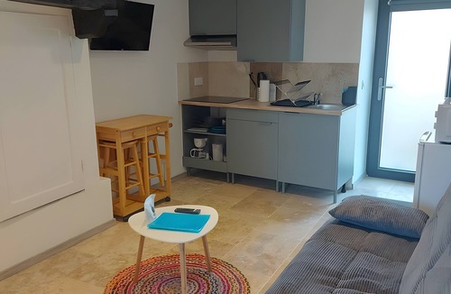Penvins Apartment | Ker Marin – Studio “Ty Bernique” with Terrace and Wi-Fi
