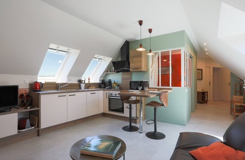 Trevou-Treguignec Apartment | Kerli Cosy Apartment with Sea View, Private Garden and Wi-Fi