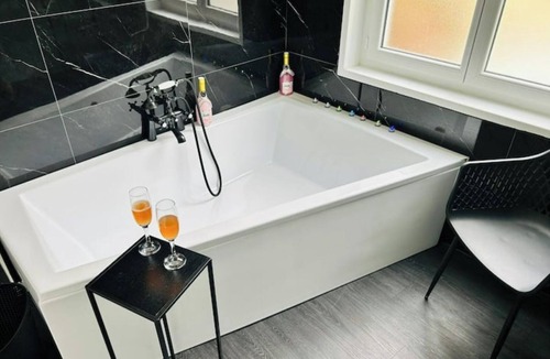Illiers-Combray Apartment | « L'étreinte Dorée »