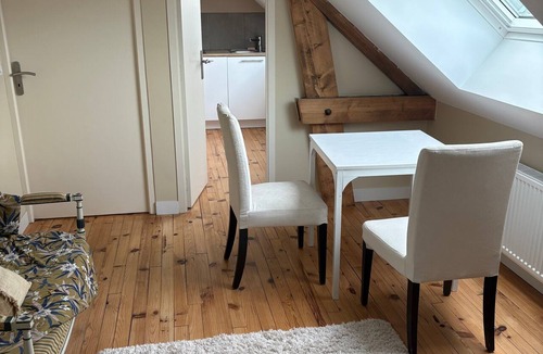 Bas de Venoix Bed & Breakfast | L'Atelier – Spacious Guest Room with Private Garden and Wi-Fi in Caen