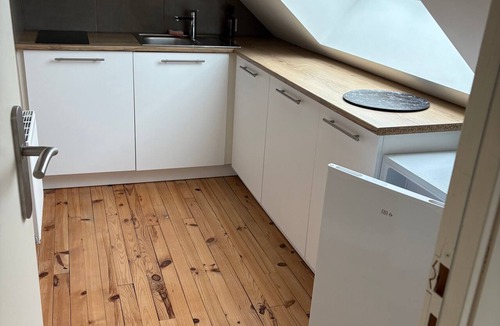 Bas de Venoix Bed & Breakfast | L'Atelier – Spacious Guest Room with Private Garden and Wi-Fi in Caen