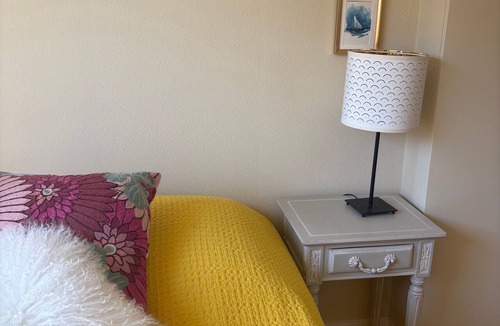 Bas de Venoix Bed & Breakfast | L'Atelier – Spacious Guest Room with Private Garden and Wi-Fi in Caen